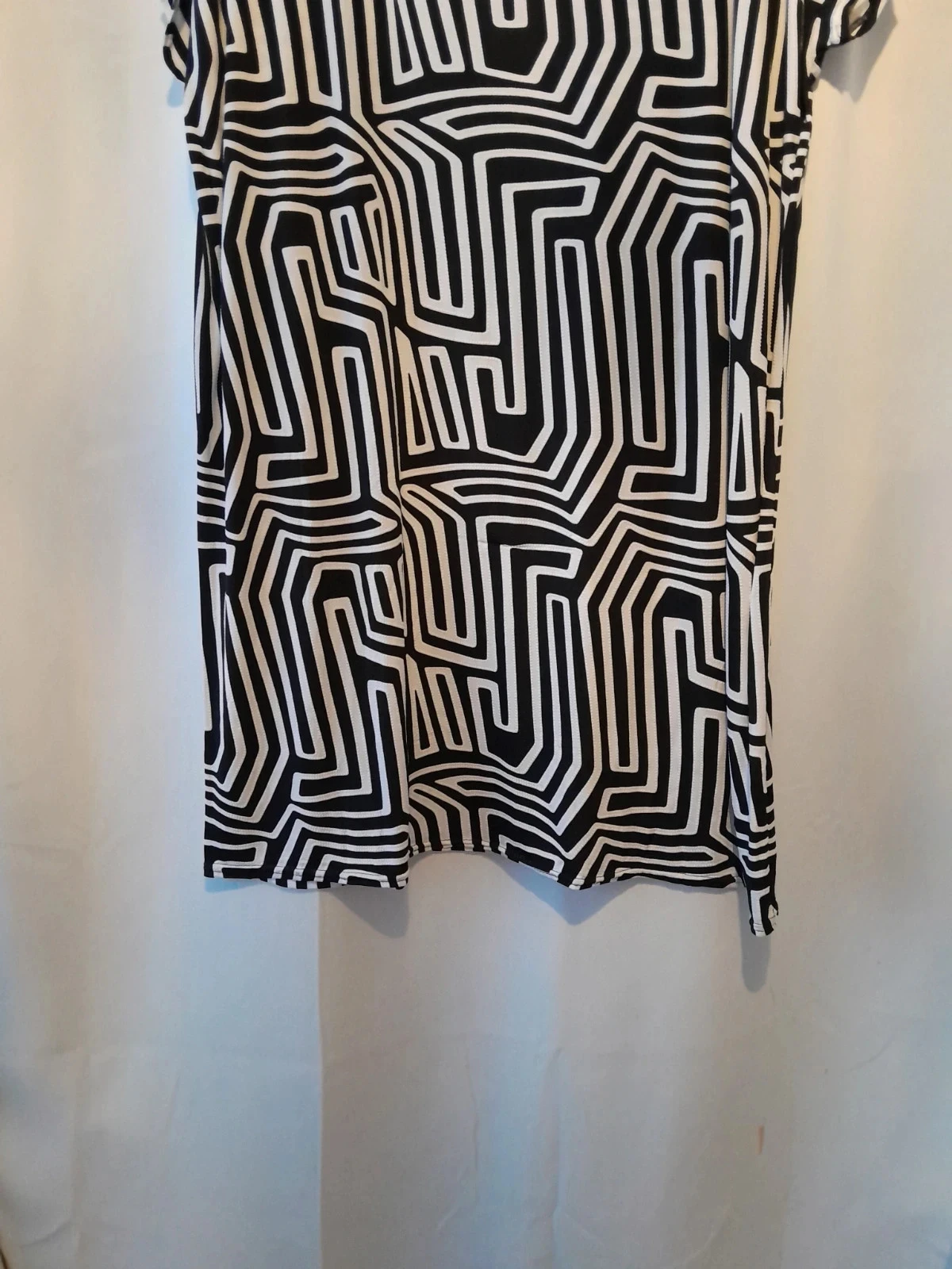 Black and white geometric print flowy t-shirt dress - Size 5XL – photo 2